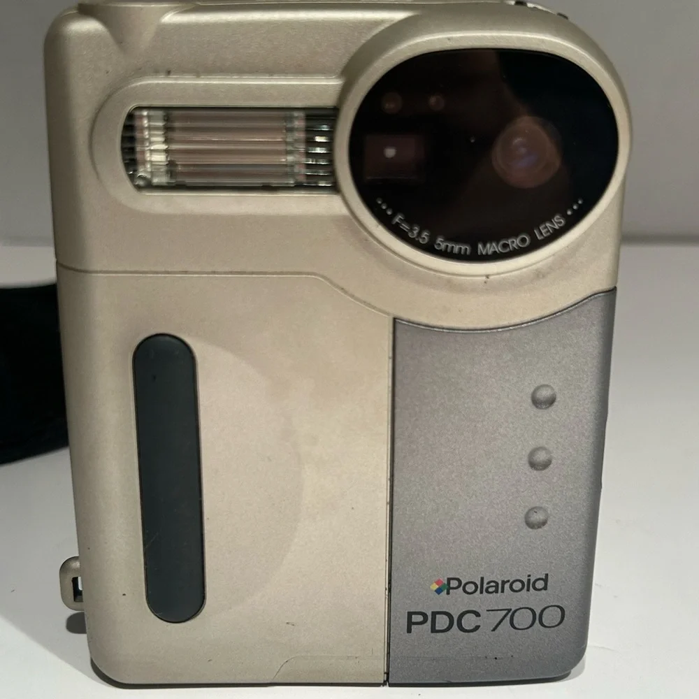 Polaroid PDC 700 Hand Held Camera 5mm Macro Lens Untested/ Missing Charger